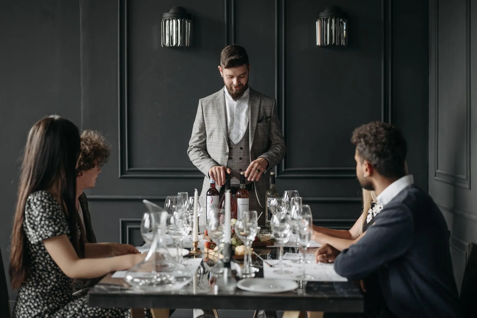 How to Navigate a Business Dinner with Confidence